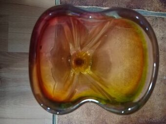 Váza z barevného skla