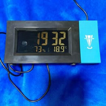 LED budík s projekcí