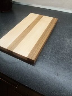 Masivní dřevěné krájecí a servírovací prkénko do kuchyně