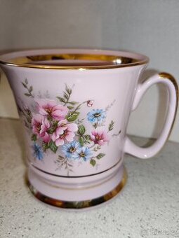 Růžový porcelán hrníček