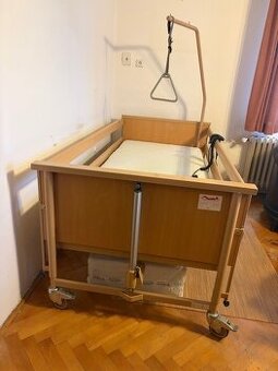 Zdravotní polohovací postel s elektrickým ovládáním