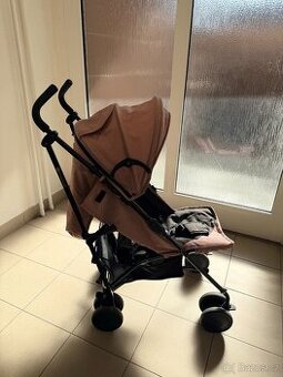 Kočárek Kinderkraft v růžovo-béžové barvě