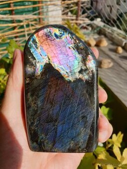 Labradorit - přes 0,5 Kg (multispektrální)