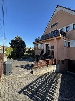 Pronájem bytu 3+1 (85 m²) s balkonem, Komárov