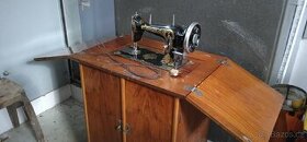 Starožitný šlapací šicí stroj MINERVA