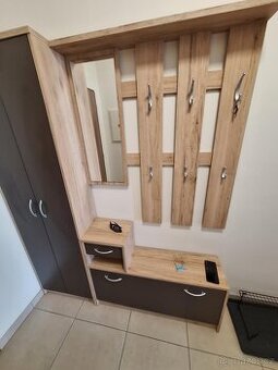Prodám předsíňovou stěnu(pouze osobní odběr+hotovost)