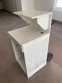 prodejní pult pro kasu a PC
