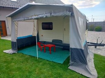Karavan s palandy