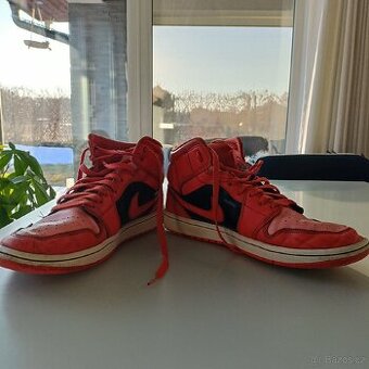 Air Jordan 1 orange