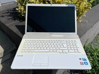 velký 17" notebook SONY Vaio - grafika na hry ATI - 1