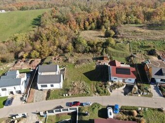 Prodej stavebního pozemku 1.095 m² v Neslovicích, elektři...