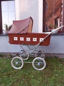 Retro krásný kočárek Liberta