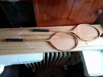 STARÉ DVĚ BADMINTONOVÉ RÁKETY RETRO