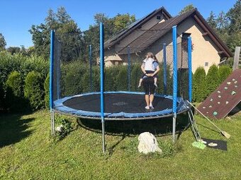 Trampolína 366