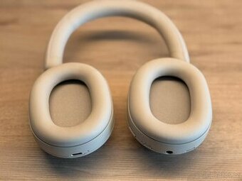 Sony WH-1000XM5 (bílé)