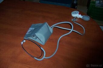 Bezrtuťový měřič krevního tlaku