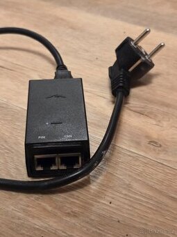 Ubiquiti PoE síťový adaptér injektor