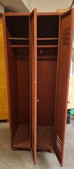 Plechová šatní - dílenská skříň