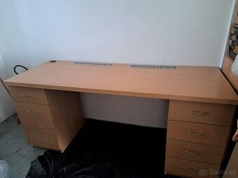 Psací stůl