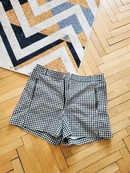 Stradivarius Pevné kvalitní dámské kraťasy vel 40