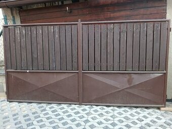 Dvoukřídlá vrata + vrátka