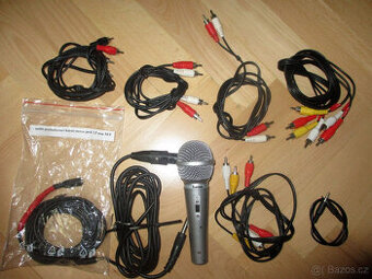 Mikrofon a propojovací kablíky