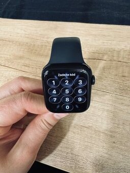 Apple Watch SE 2 (44 mm) – TOP stav, komplet balení