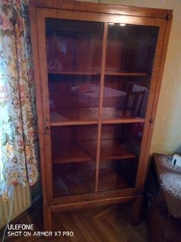 Vitrina starožitná