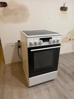 Prodám elektrický sporák MORA – sklokeramika + trouba