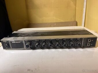 rackový basový předzesilovač (BASS-PREAMP)