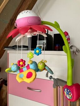 Kolotoč nad postýlku s projektorem a hudbou - 1