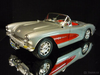 Chevrolet Corvette 1957 stříbrný Bburago 1/18