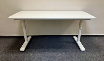 stůl IKEA Bekant