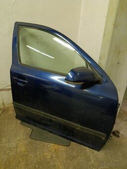 Škoda Octavia 2 pravé přední dveře modrá
