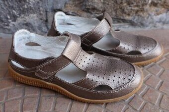 +++ Dívčí boty vel.35 – levně prodám +++