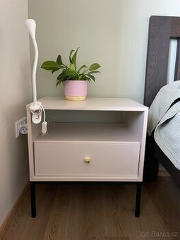 Nocni stolek bezovy