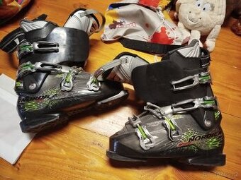 Prodám lyžáky vel 43.
