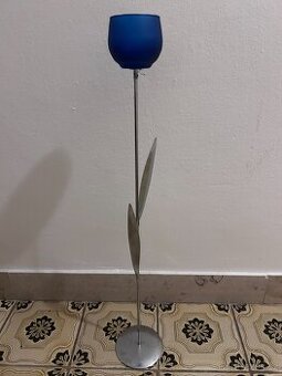 Kovový stojan na svíčku s modrým sklem