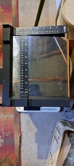 fotografické pravítko a plech do leštičky