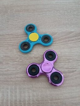 fidget spinner 2 ks za oba 19,- Kč