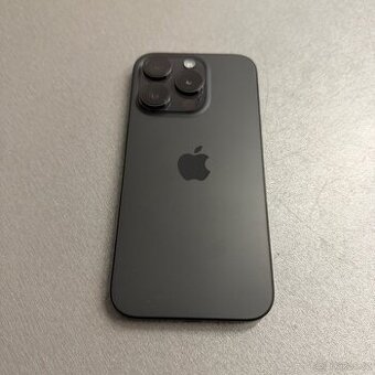 iPhone 15 Pro 256GB černý, bez škrábance, rok záruka