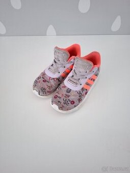 Tenisky Addidas s bílou podrážkou vel. 27