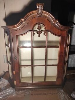 Starožitná skříňka