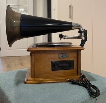 Gramofon s rádiem a kazeťákem