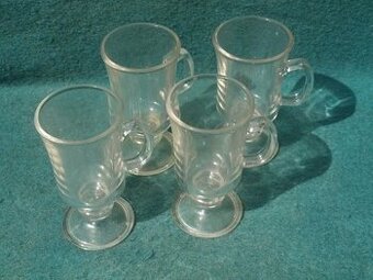 Silnostěnné skleničky s oušky