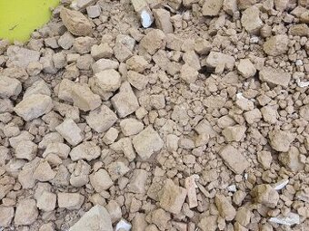 Cihly pálené,  hlína z kotovic, suť