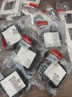 vypinač zásuvka legrand niloe step bílá