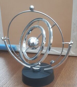 Newtonovo kyvadlo Perpetuum Mobile Planety