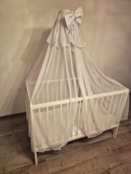 Dřevěná dětská postýlka bílá +příslušenství 60x120