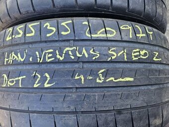 255/35R20